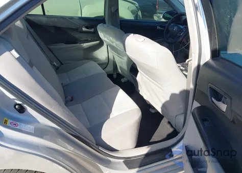 2014 Toyota Camry Le z USA, uszkodzony, nr VIN 4T4BF1FK8ER402081